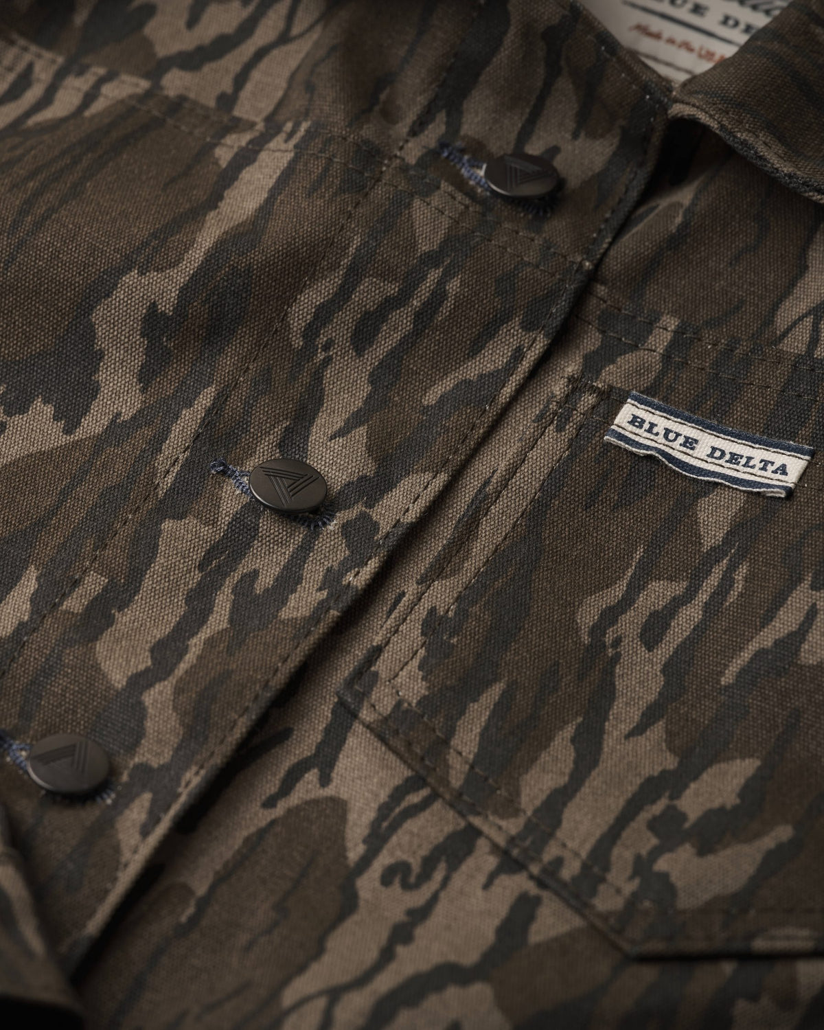 Bottomland canvas jacket close-up of the front buttons, buttonholes and the Blue Delta chest tab.