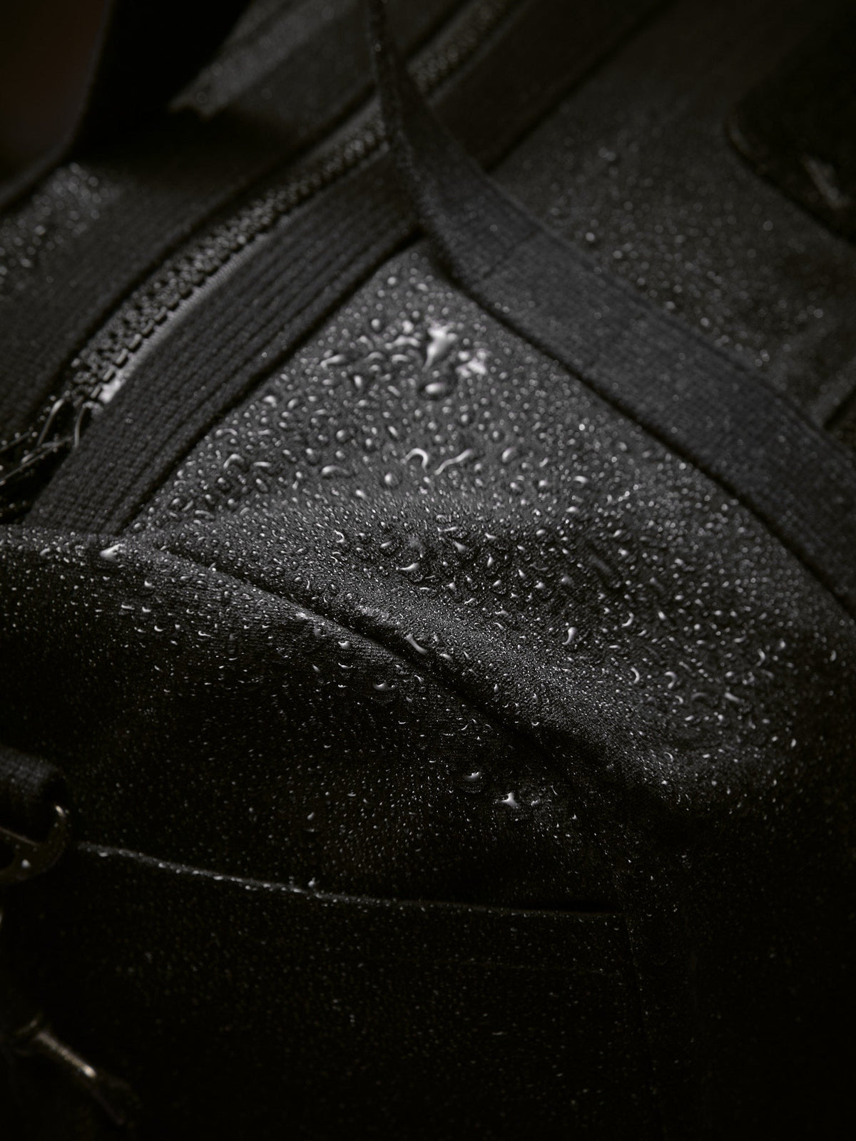 Waxed Canvas Duffle in black: water beading on the waxed canvas