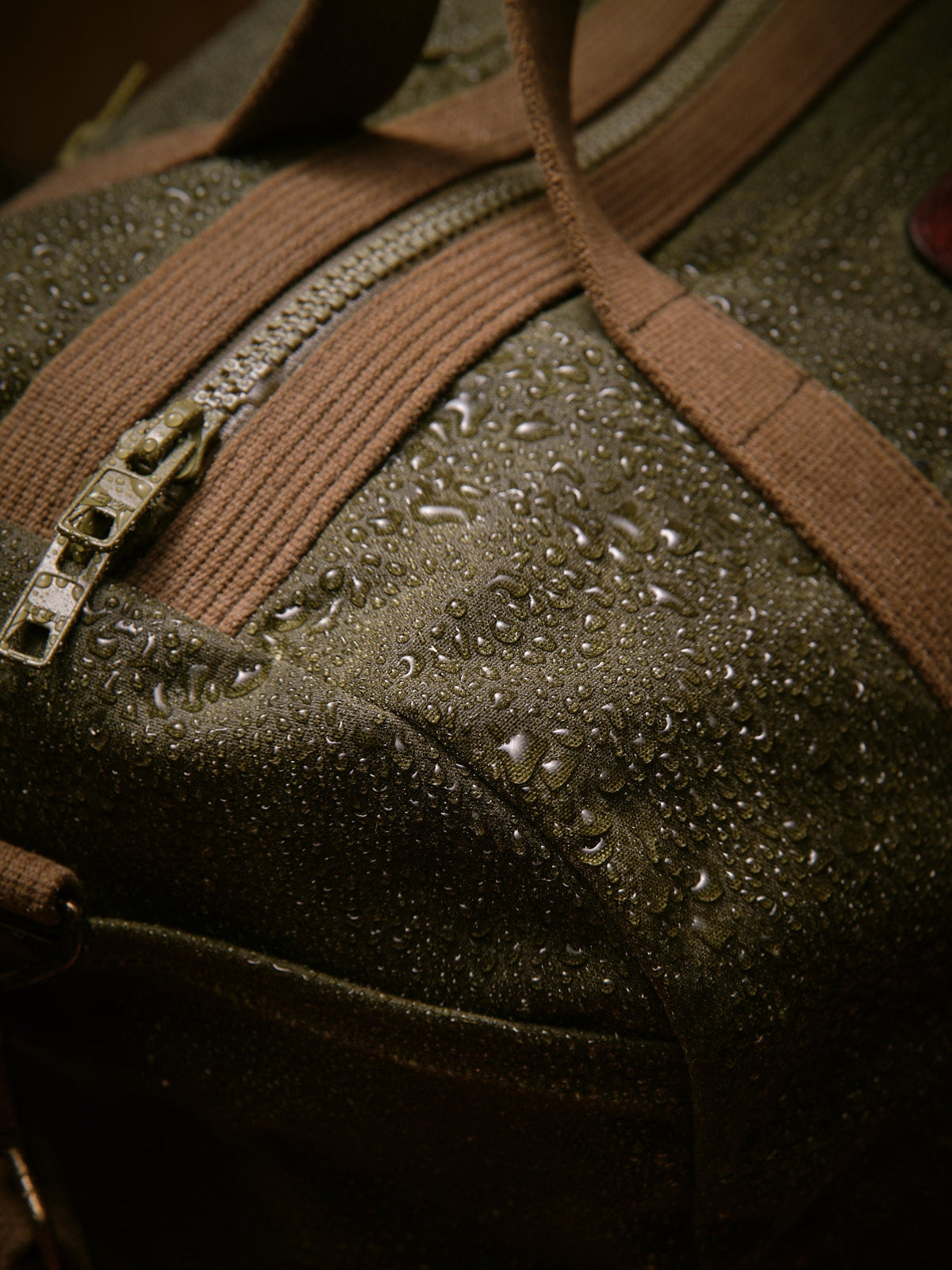Waxed Canvas Duffle in green: water beading on the waxed canvas